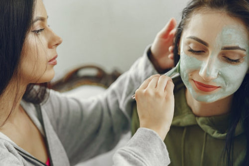 The Shift Toward Minimal-Ingredient Approaches in Facial Treatments