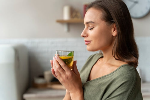 The Role of Green Tea and Calming Extracts in Sensitive Skin Formulations