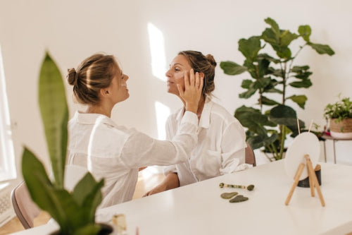 Dermatologists Examine the Benefits of Minimalist Plant-Based Routines