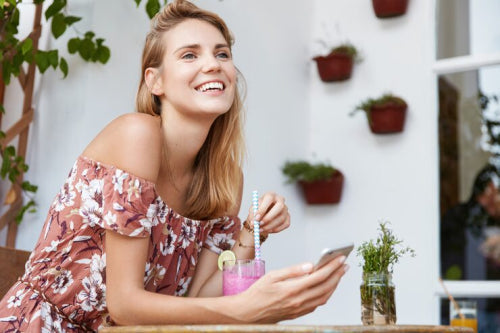 How Botanical Oils Support a Healthy-Looking Glow