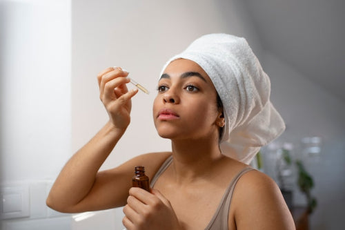 How Face Serums Help Target Hydration and Calmness