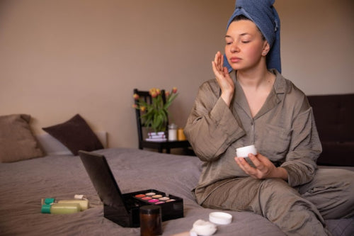 How to Create a Morning and Evening Skincare Routine